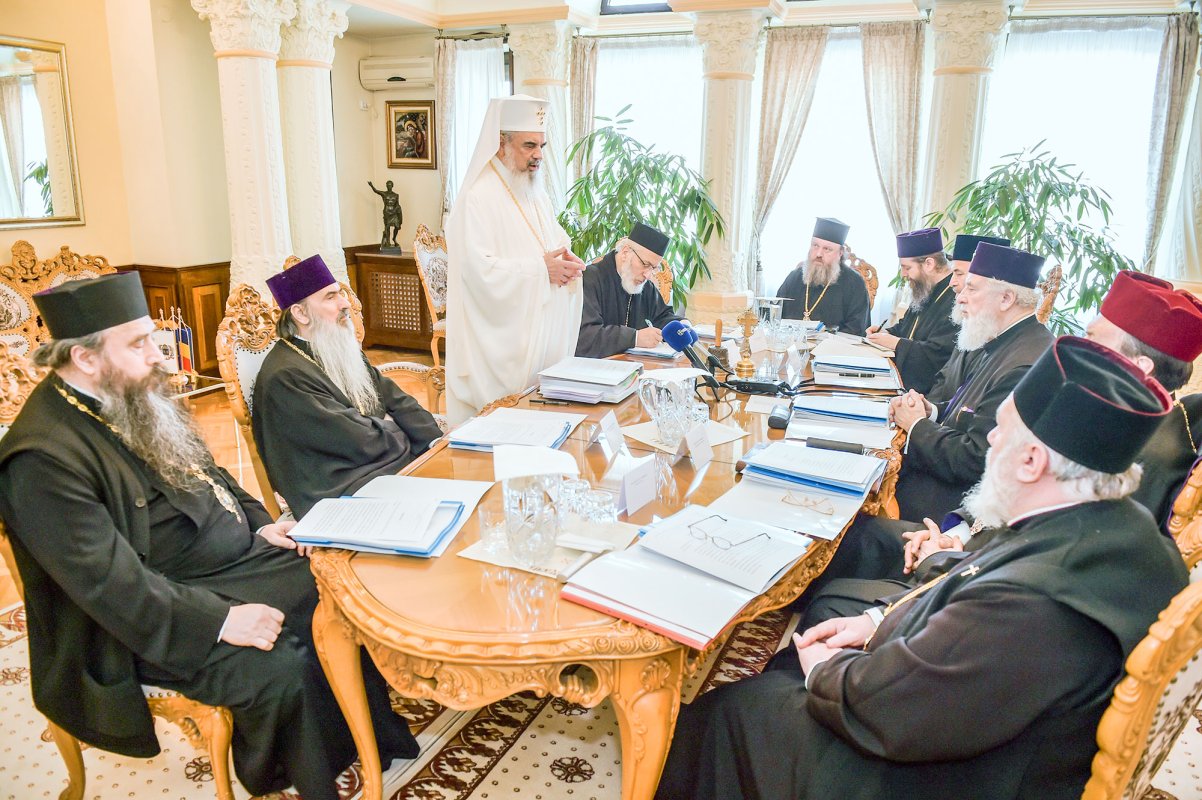 Ședință de lucru a Sinodului mitropolitan 23974