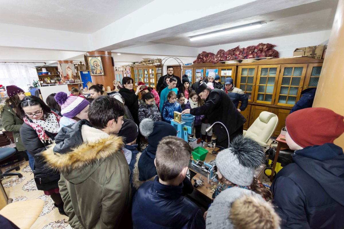 Tabără pentru 50 de tineri la Mănăstirea Izvorul Mureșului, Harghita 23950