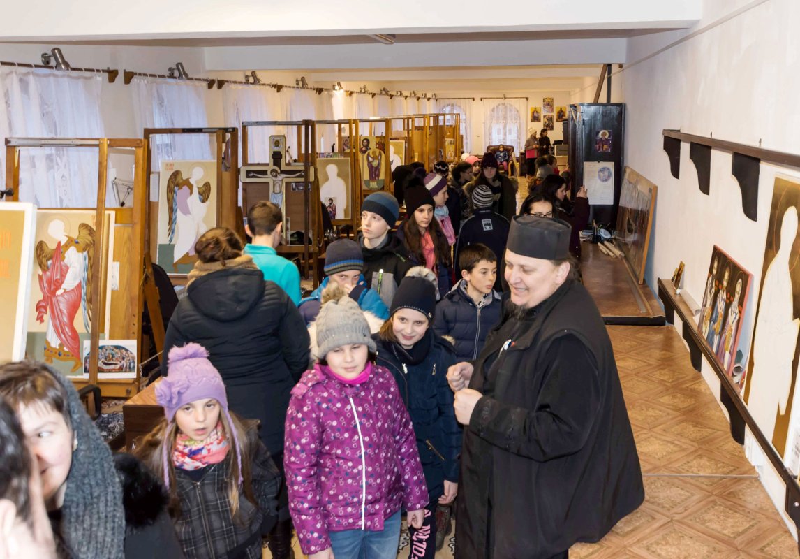 Tabără pentru 50 de tineri la Mănăstirea Izvorul Mureșului, Harghita 23952