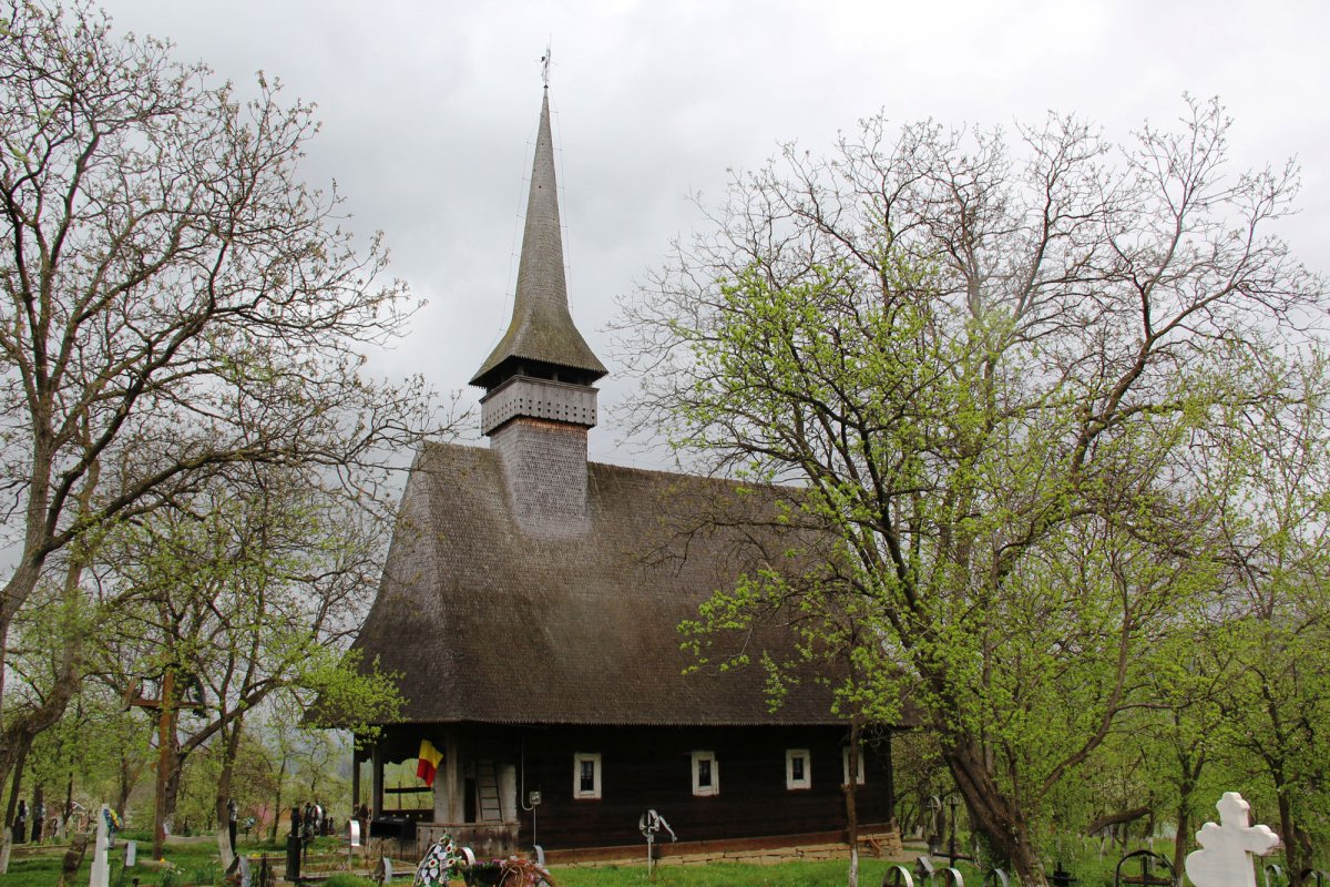 Tot mai mulţi vizitatori la locaşurile de cult maramureşene 23843