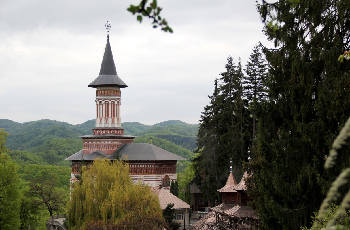 Tot mai mulţi vizitatori la locaşurile de cult maramureşene 23845