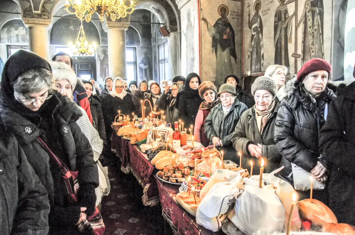 Rugăciuni şi pomeniri pentru strămoşii adormiți 23772