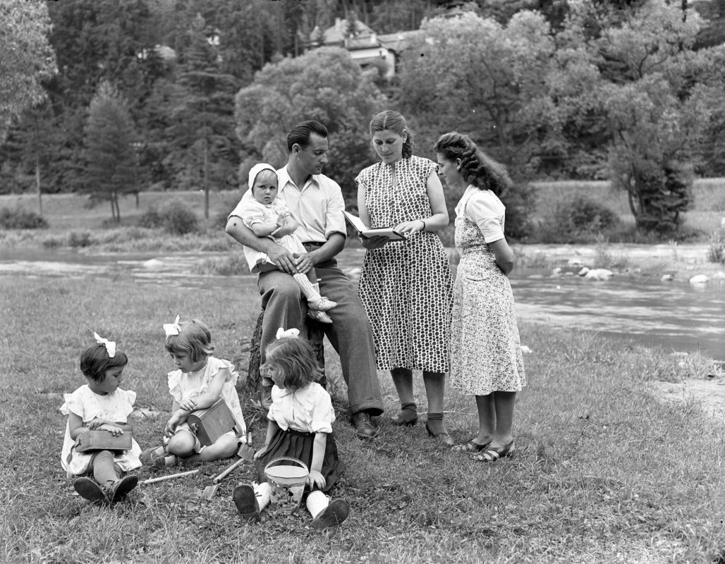 Fiecare are nevoie de un „acasă” care înseamnă familia 23809