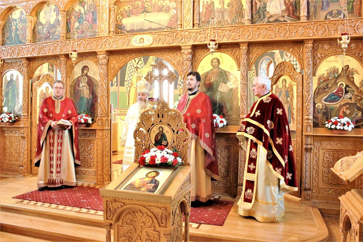 Liturghie arhierească, la Biserica „Nașterea Domnului” din Sibiu 23705