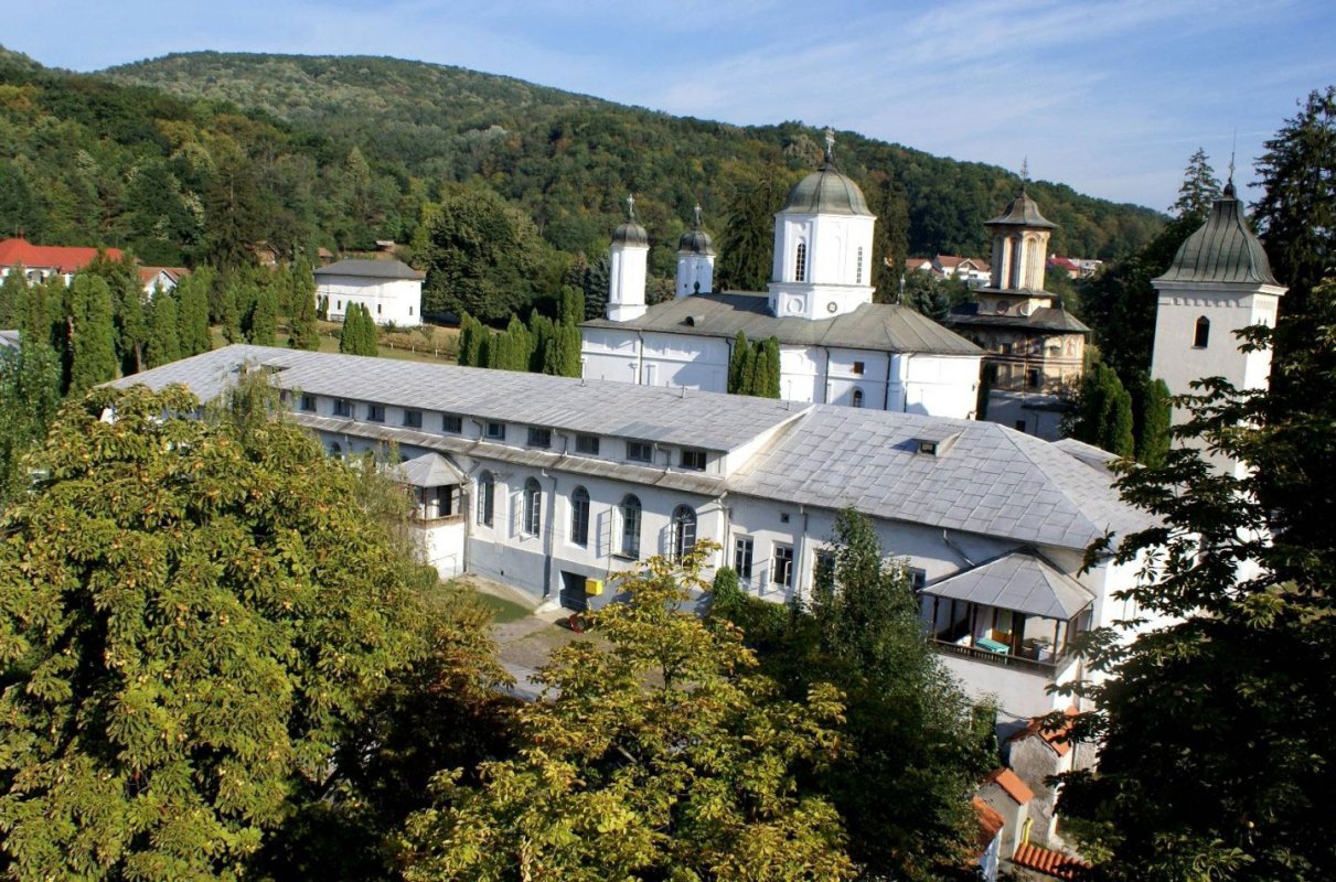 Obţinerea avizului de cult pentru profesorii de religie în Arhiepiscopia Râmnicului 23709