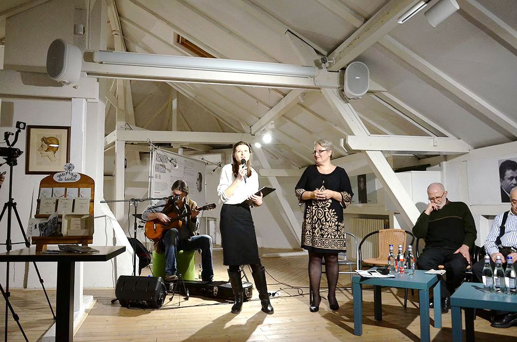 Cu versurile lui Nichita Stănescu în dreptul inimii 23683