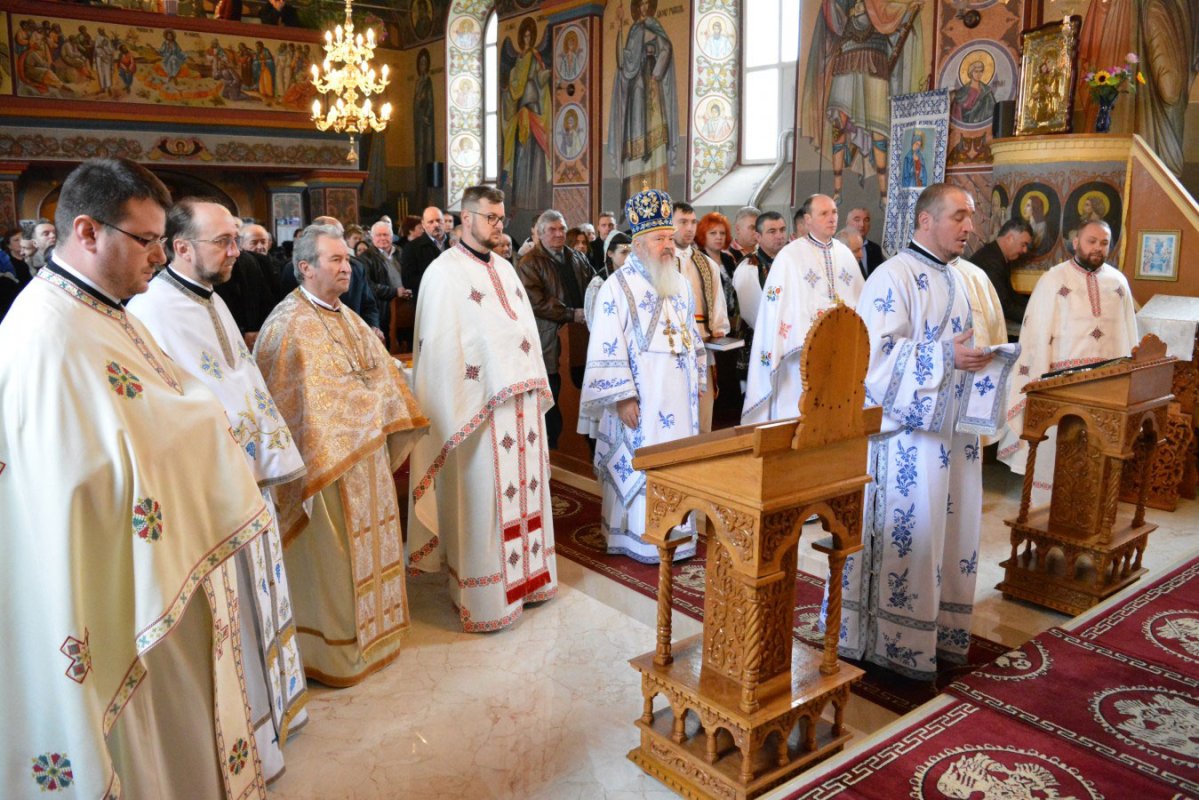 Slujiri arhiereşti, în Duminica Înfricoșătoarei Judecăți 23645