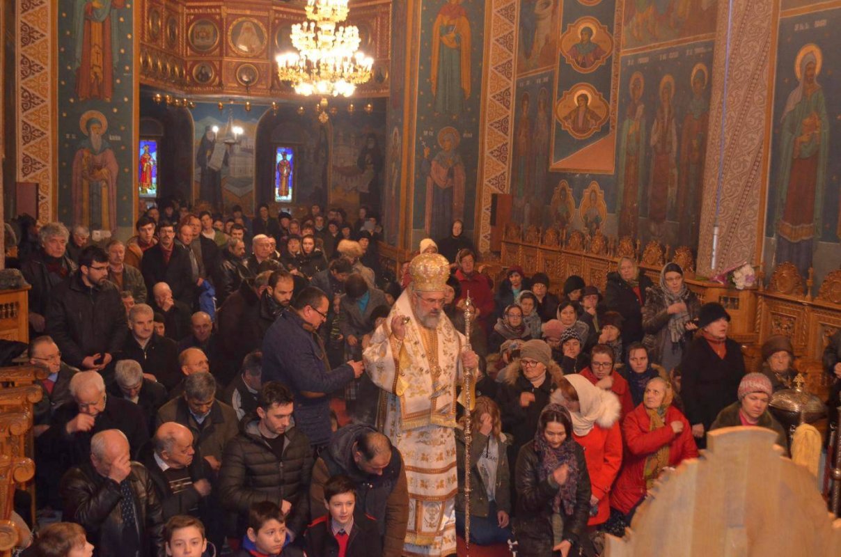 Slujbe arhiereşti în Mitropolia Moldovei şi Bucovinei 23576