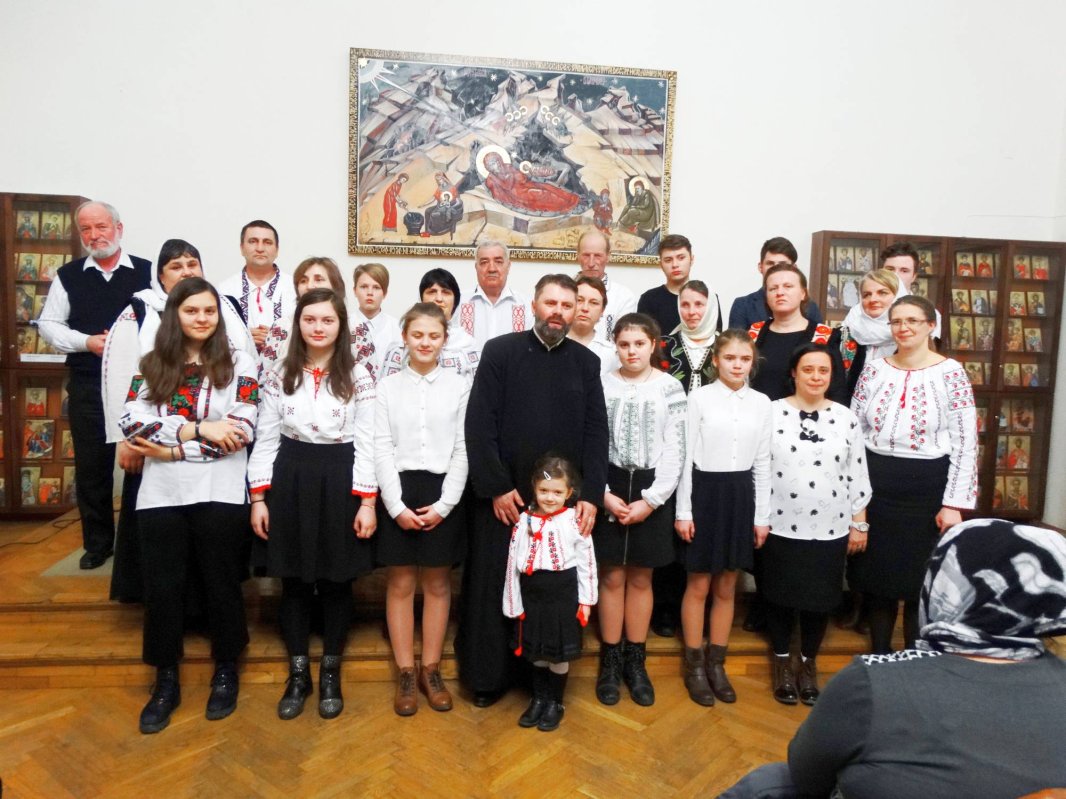 Primirea Sfintei Împărtăşanii, prin „post, spovedanie şi fapte bune“ 23530