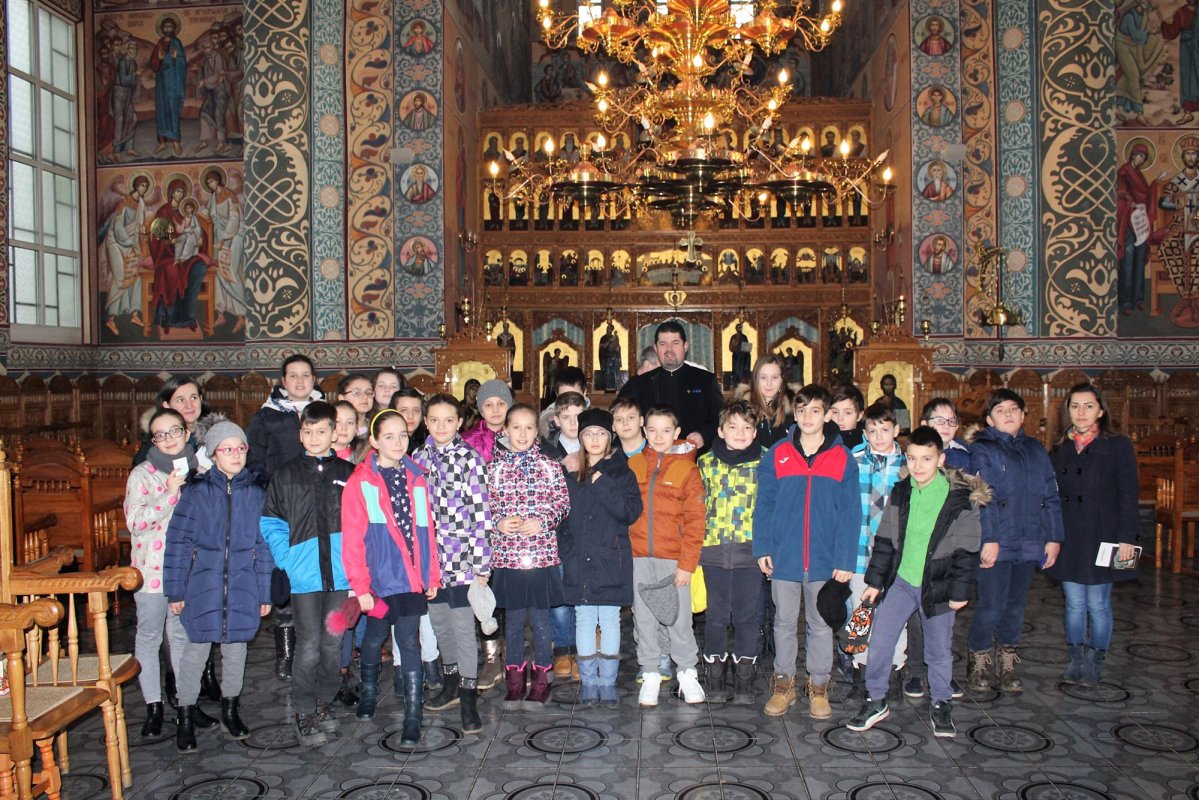 Agapă cu elevii, la Parohia „Nașterea Domnului” din Cluj-Napoca 23456
