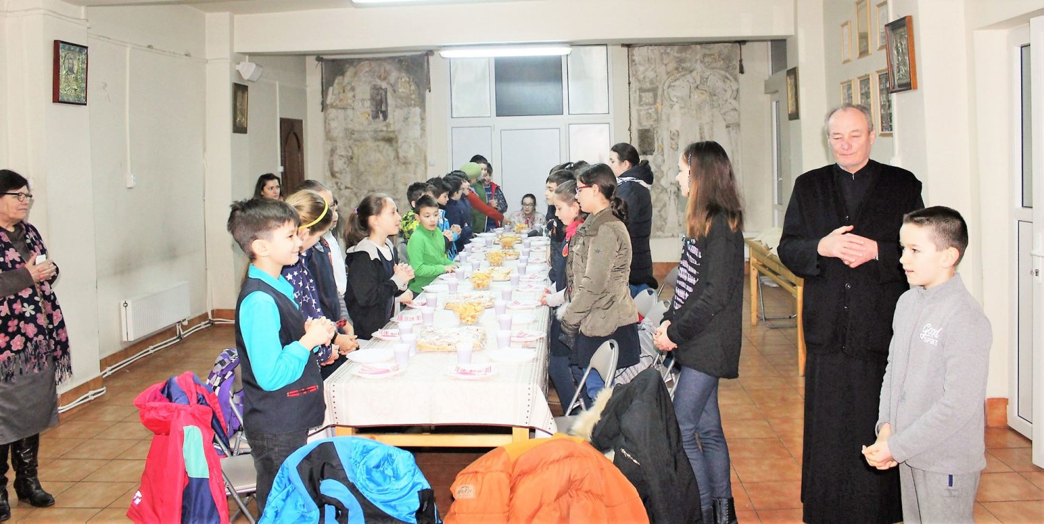 Agapă cu elevii, la Parohia „Nașterea Domnului” din Cluj-Napoca 23457