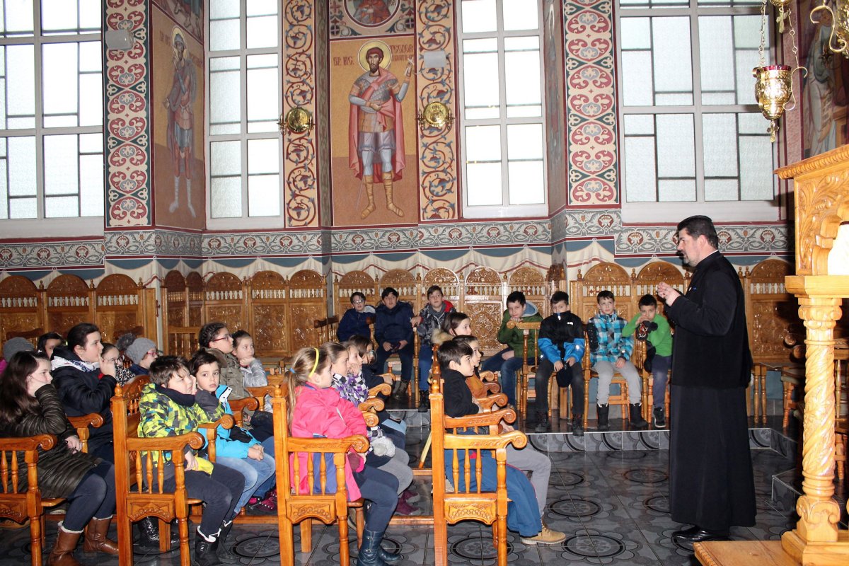 Agapă cu elevii, la Parohia „Nașterea Domnului” din Cluj-Napoca 23458