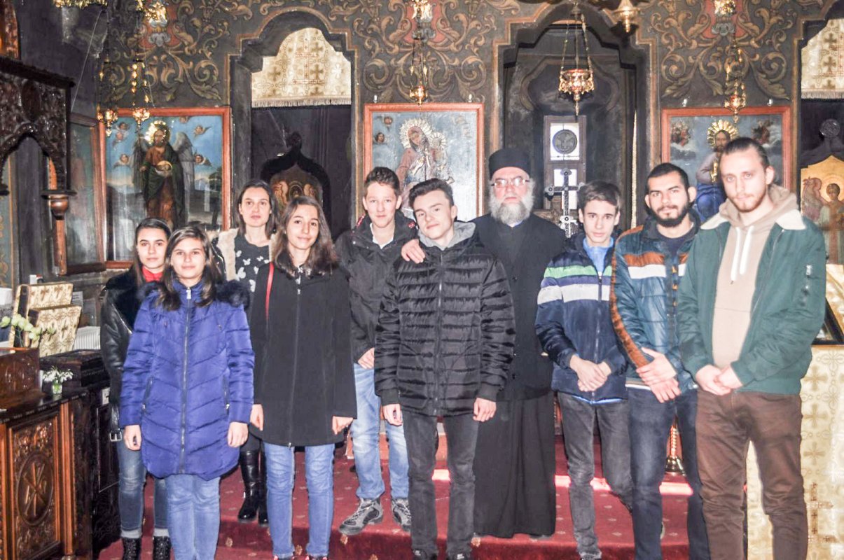 Întâlnire a tinerilor din Parohia Brânduşa 23467