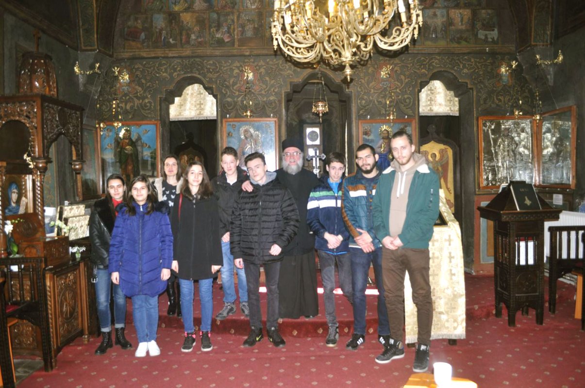 Întâlnire a tinerilor din Parohia Brânduşa 23468