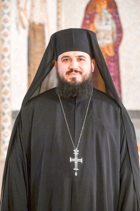 Sfântul Sinod întrunit în ședință de lucru 23475