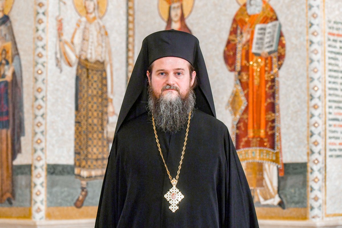 Sfântul Sinod întrunit în ședință de lucru 23476