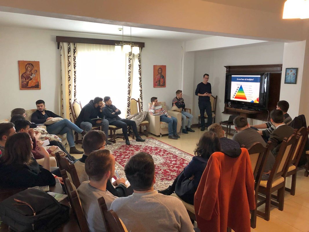 Întâlnire a voluntarilor Colegiului „Sfântul Nicolae“ din Iaşi 23344