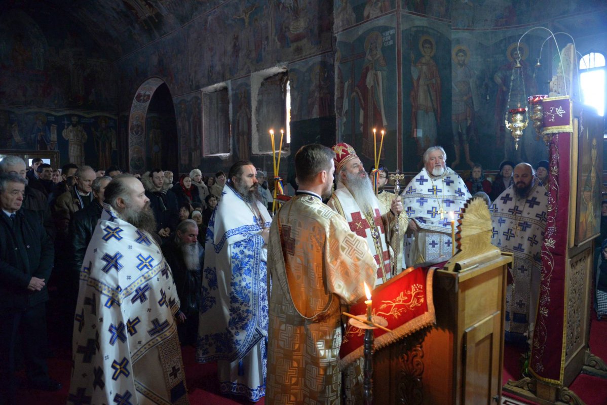 IPS Teofan: „Suntem chemaţi să ne lepădăm de toate lucrurile şi vicleniile vrăjmaşului“ 23333