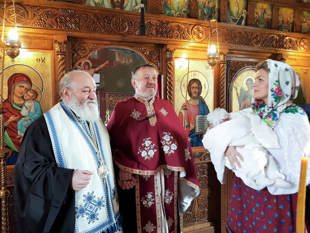 Vizită arhierească la Făgăraș 23357