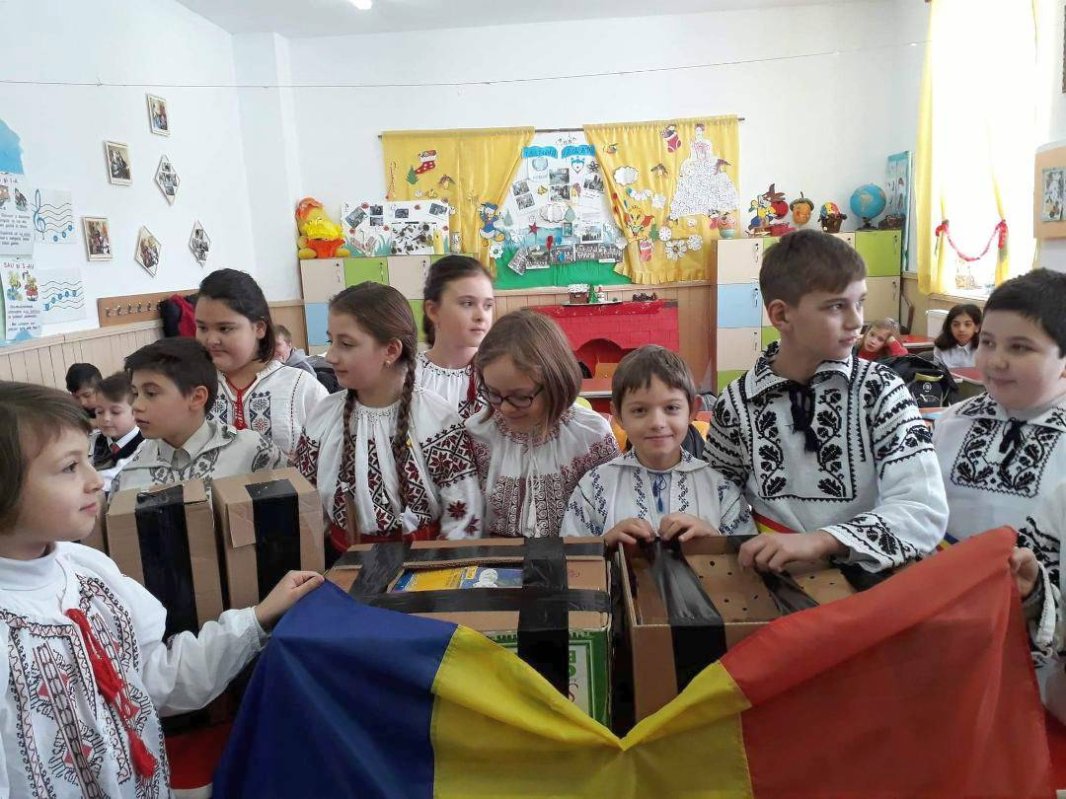 Proiectul „Cartea uneşte inimi“, în Parohia Asău 23277