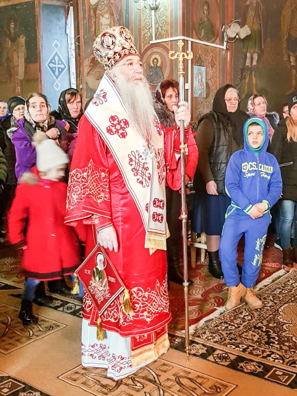 Slujire arhierească în Parohia Obârşia-Cloşani 23298