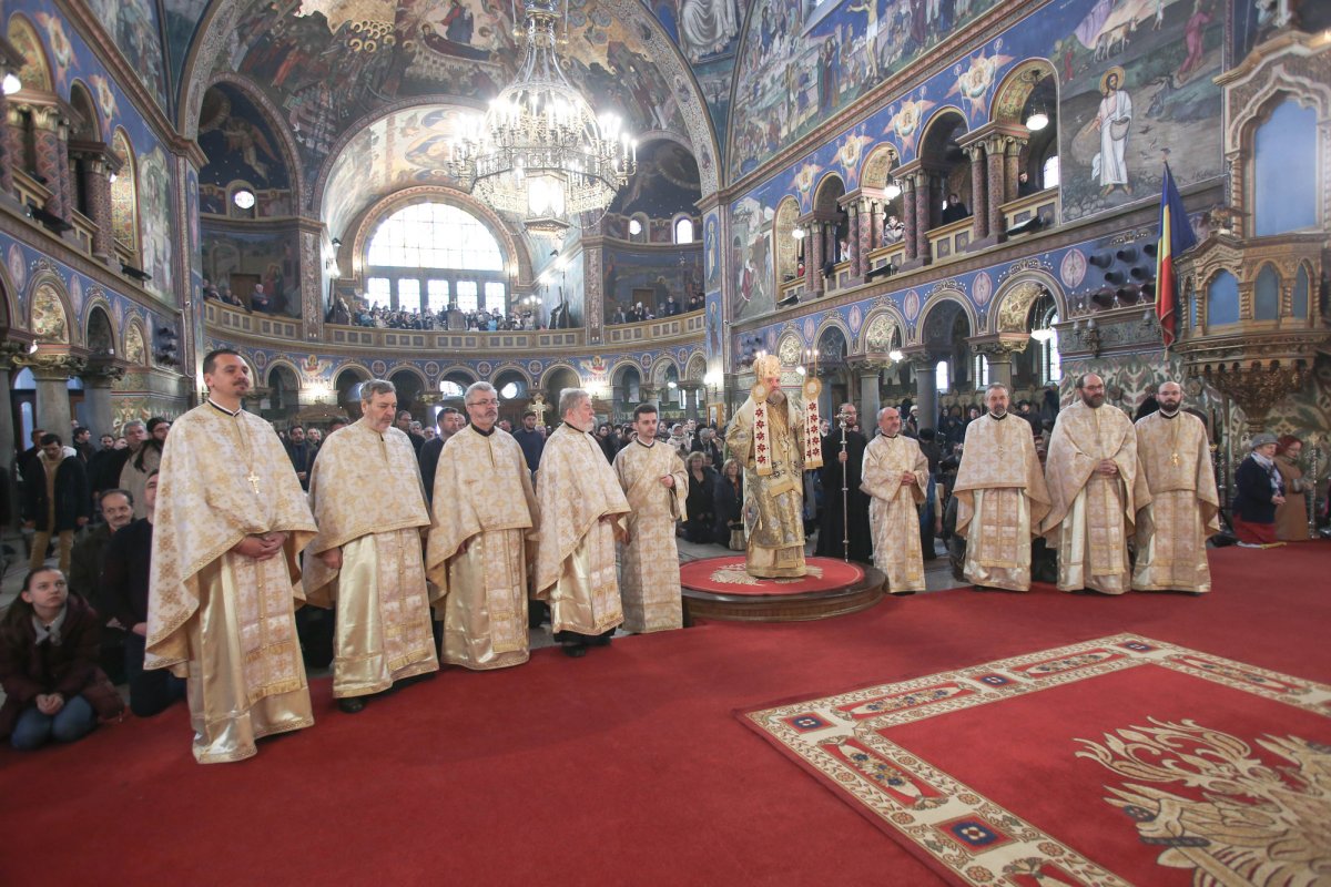 Slujiri arhiereşti, în Duminica Izgonirii lui Adam din Rai 23279