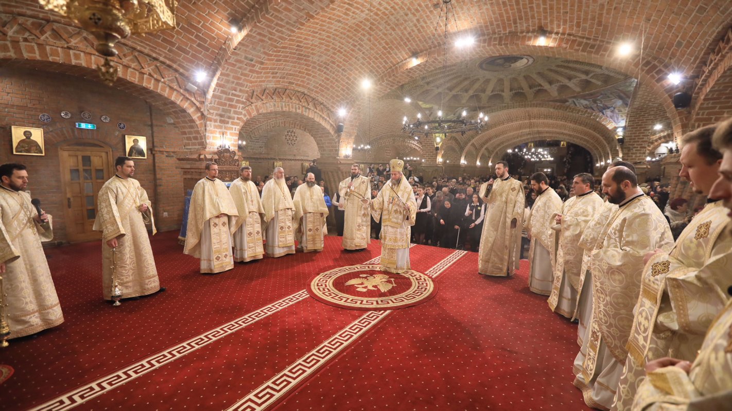 Slujiri arhiereşti, în Duminica Izgonirii lui Adam din Rai 23285