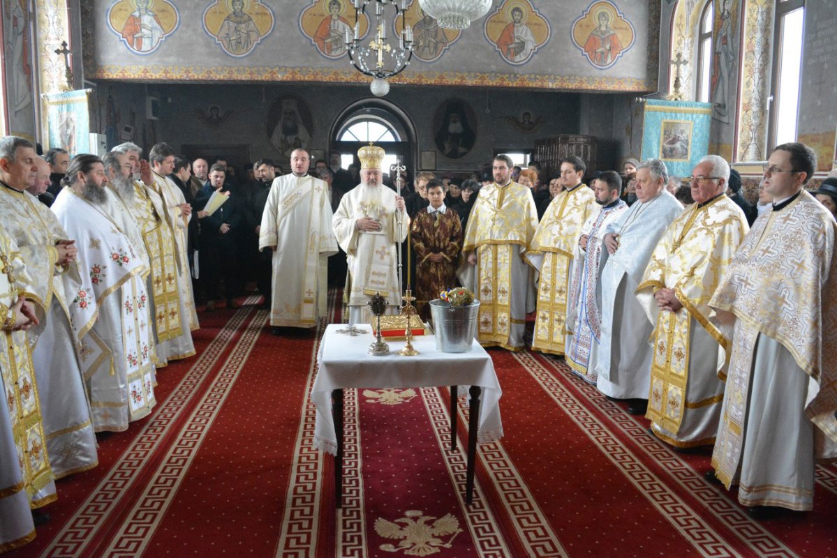 Slujiri arhiereşti, în Duminica Izgonirii lui Adam din Rai 23290