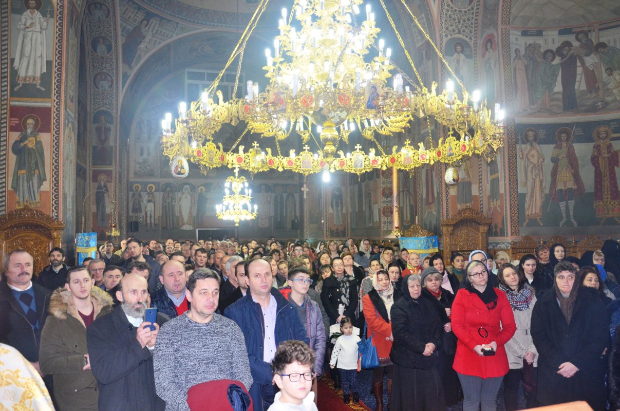 Slujiri arhiereşti, în Duminica Izgonirii lui Adam din Rai 23291