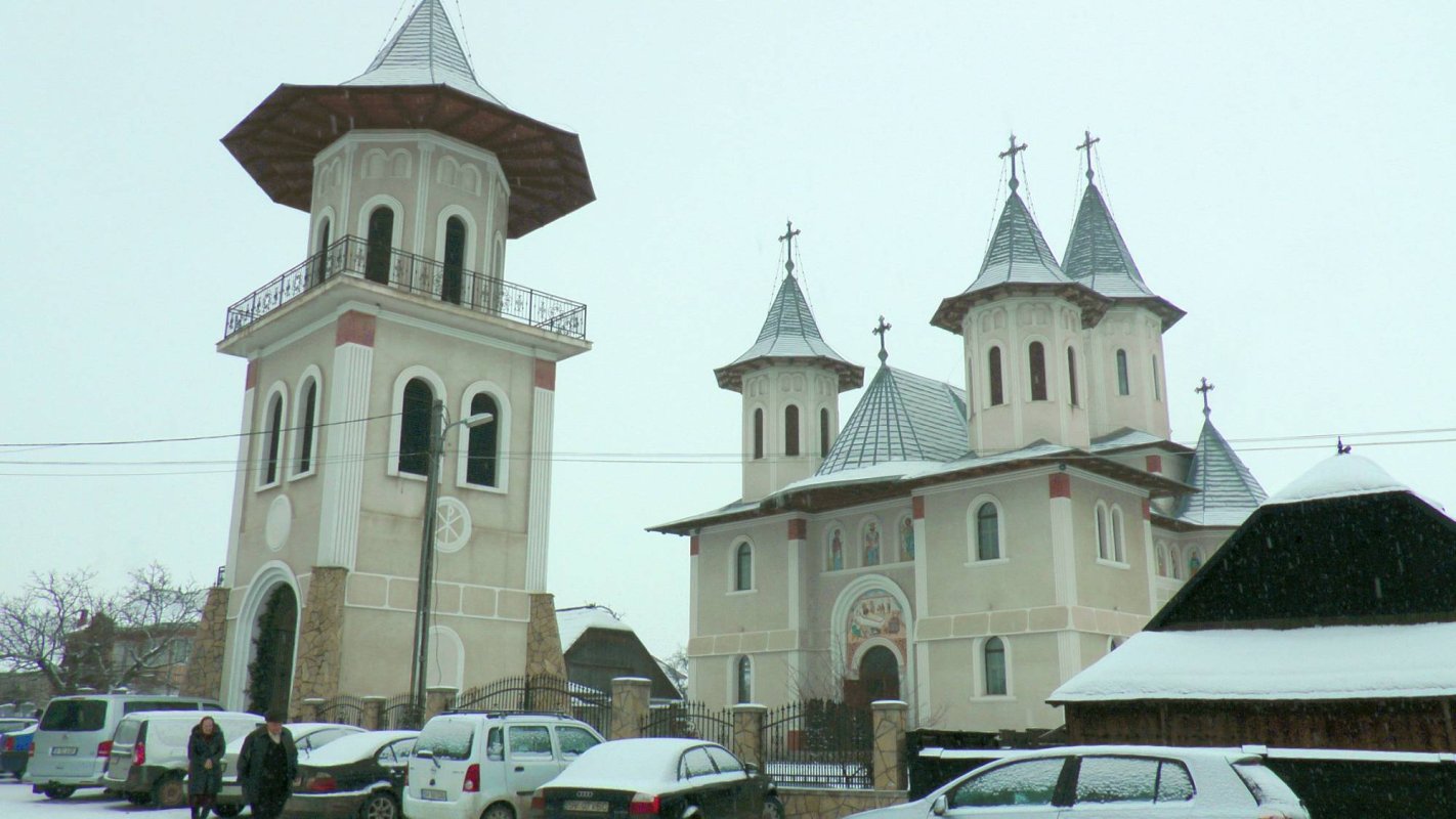 Sfânta Liturghie arhierească în Parohia Cajvana II 23206