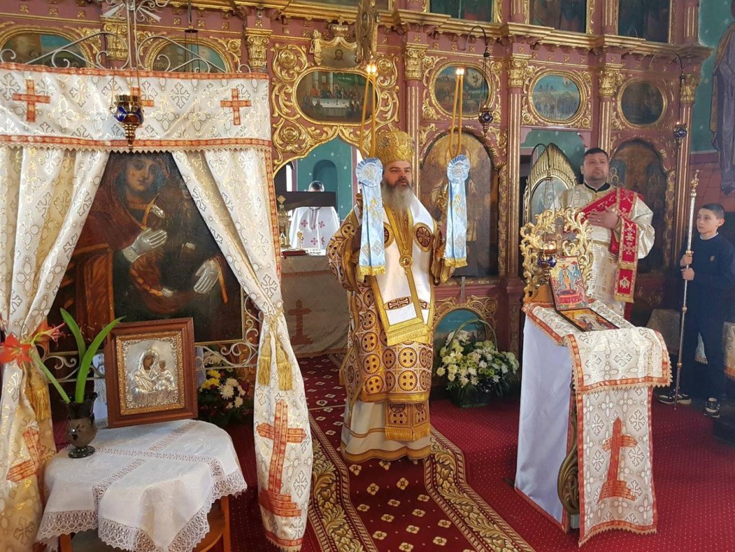 Slujbe arhiereşti în Duminica Izgonirii lui Adam din Rai 23210
