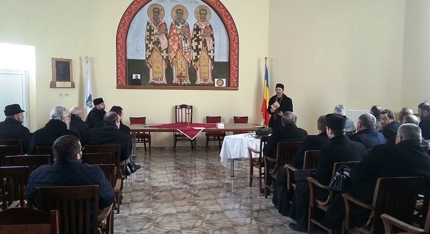 Şedinţă şi lansare de carte, în Protopopiatul Huedin 23160