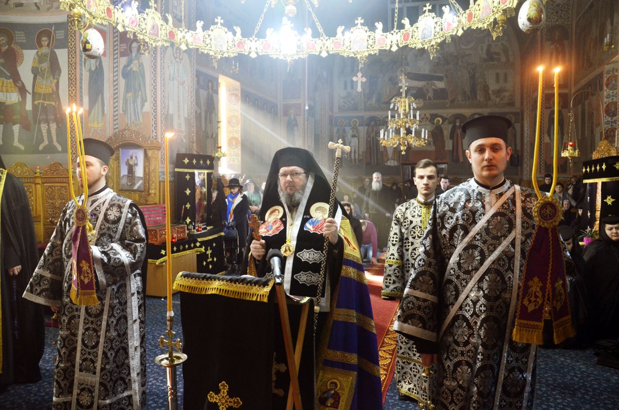 Slujire arhierească, la Mănăstirea „Sfânta Cruce” - Oradea 23159
