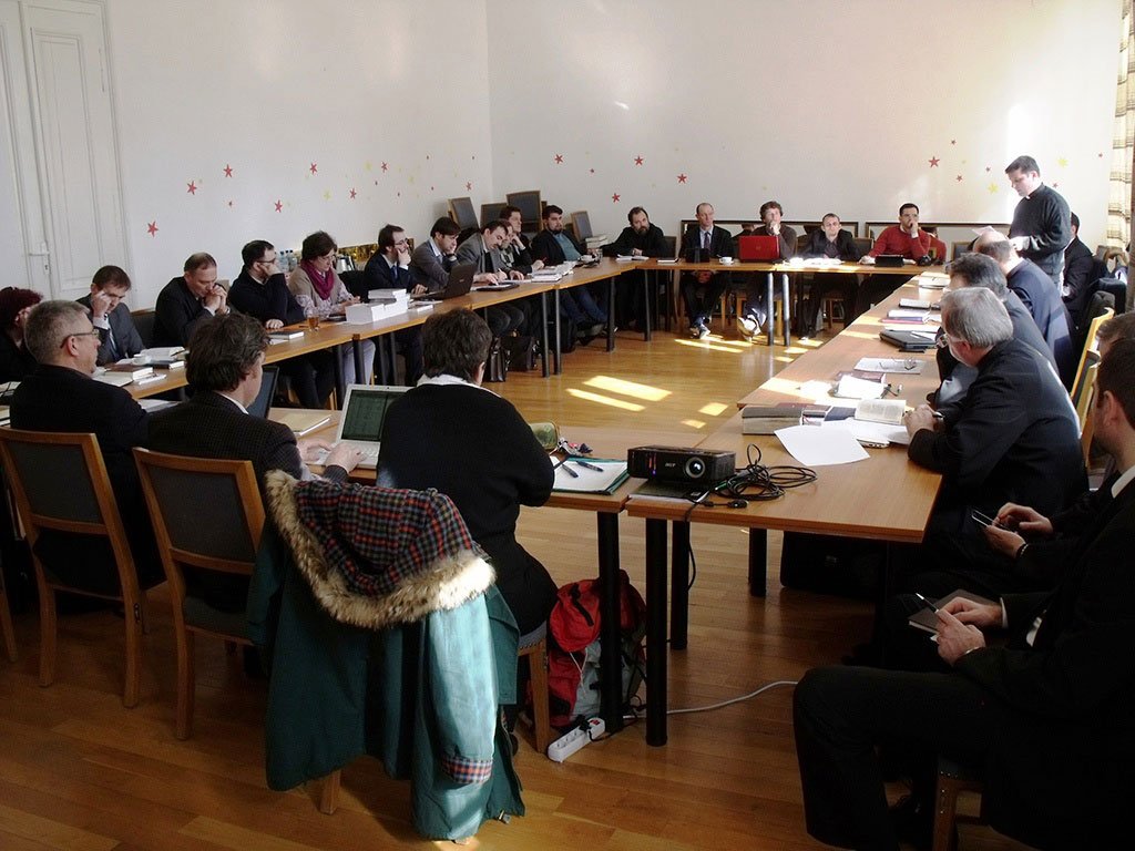 Sibiul găzduiește Simpozionul Uniunii Bibliștilor din România 23100