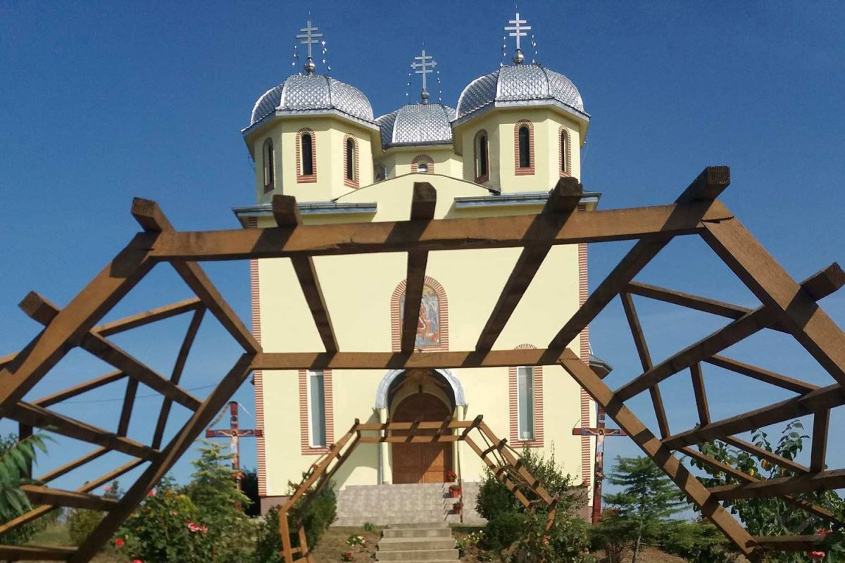 Slujire arhierească şi pomenire la Iacobeni, Protopopiatul Turda 23105