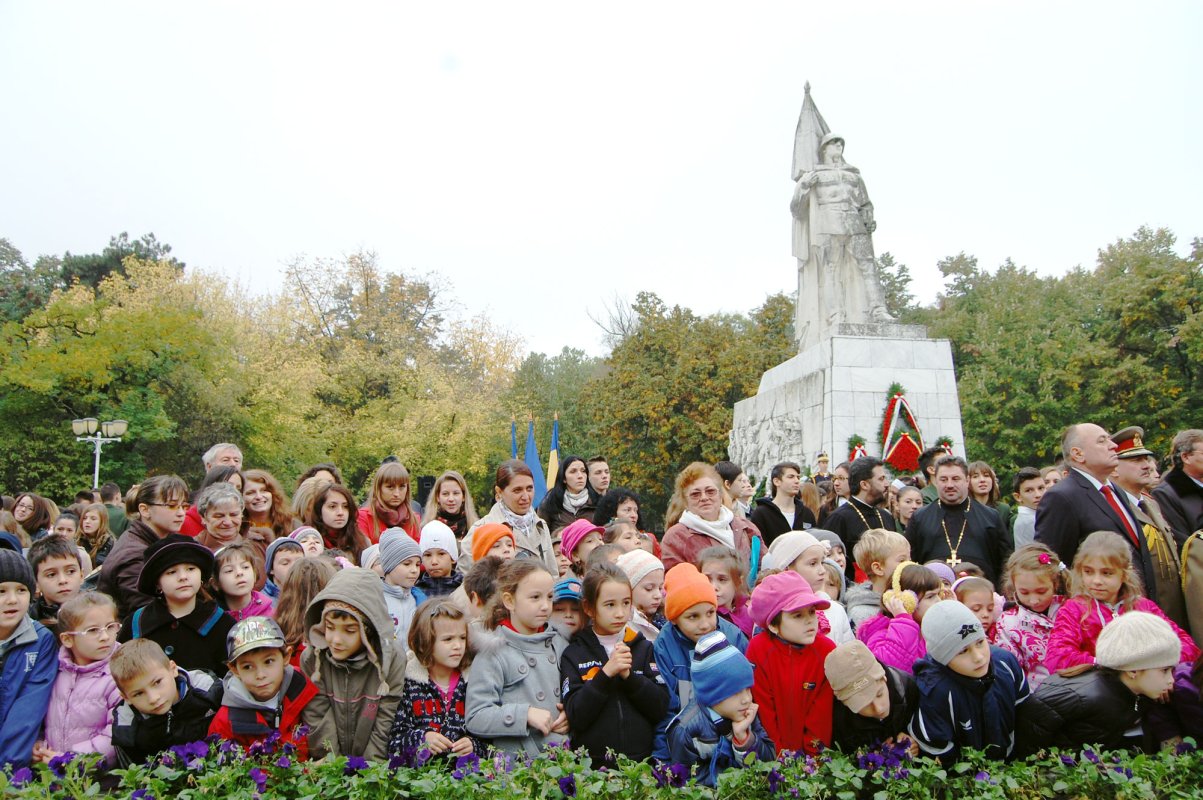 Cinstirea eroilor 23011