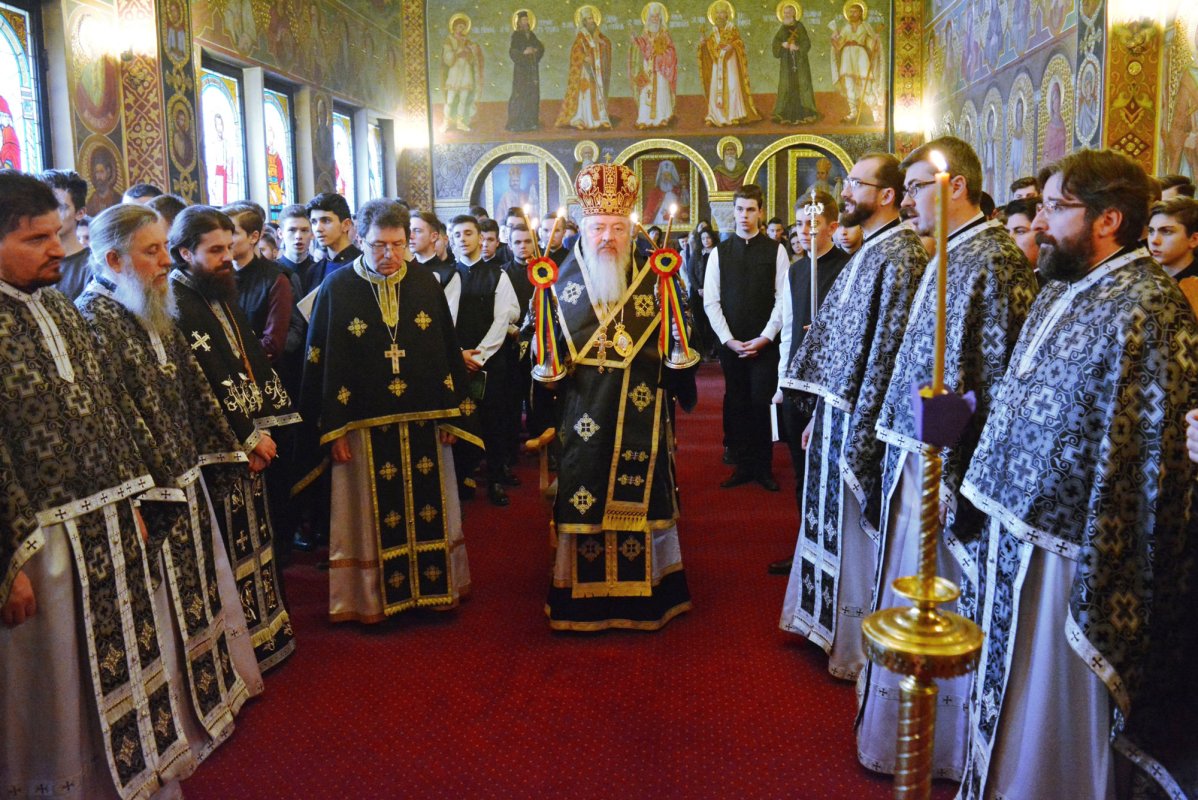 Liturghie arhierească la Seminarul Teologic clujean 22968