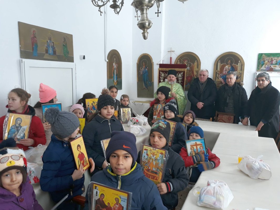 „Liturghie şi filantropie“ la Moineşti 22964