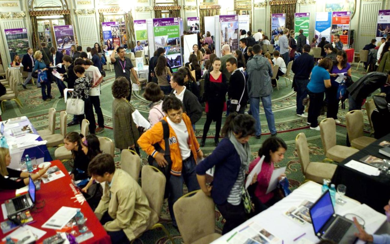 Tot mai mulţi români la studii în străinătate 23014