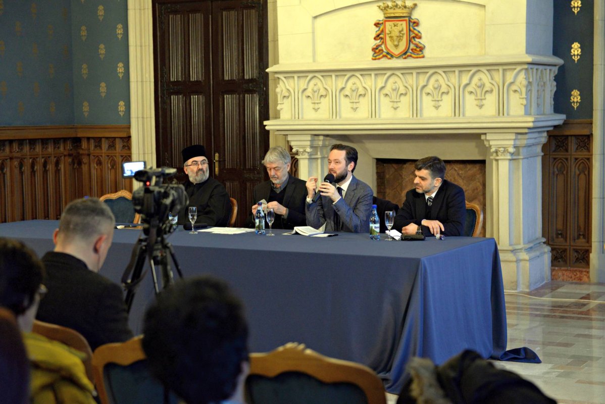 Conferinţa „Cuvântul Crucii“, de la comunitate la comuniune 22897