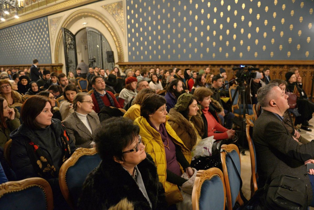 Conferinţa „Cuvântul Crucii“, de la comunitate la comuniune 22899