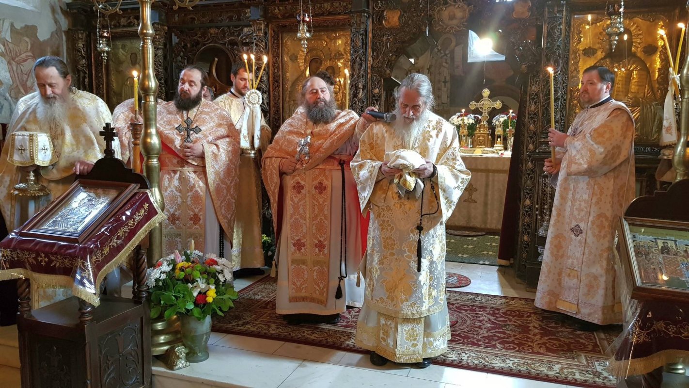 Slujbă arhierească la Catedrala Arhiepiscopală din Suceava 22798