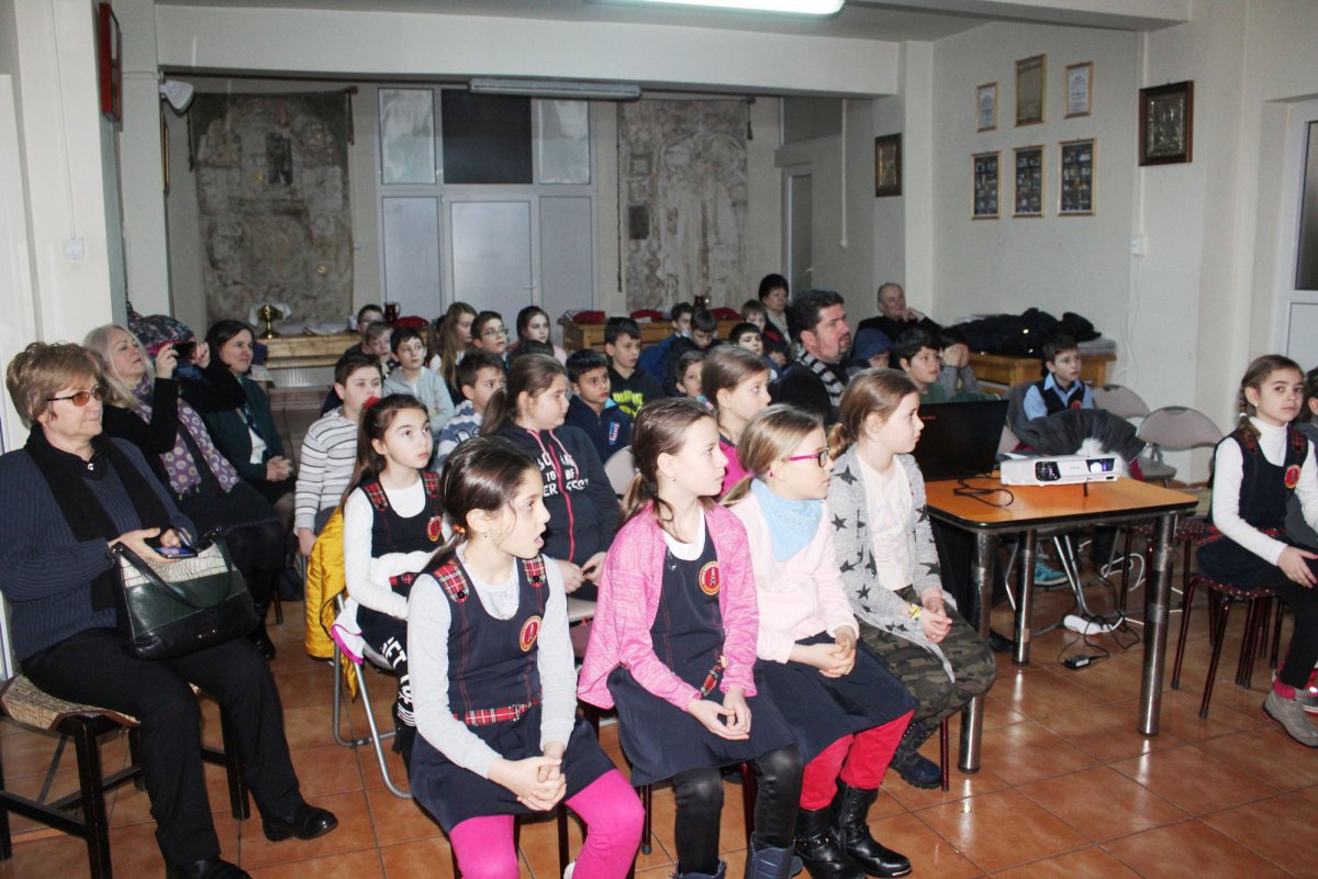 Dialog cu copiii despre sănătate, în parohia clujeană „Naşterea Domnului” 22747