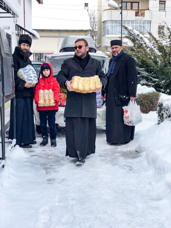 Hrană pentru persoanele fără adăpost din Pitești 22722