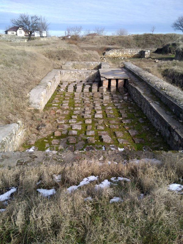 Bazilica bizantină  și fântâna secretă de la Sucidava 22892