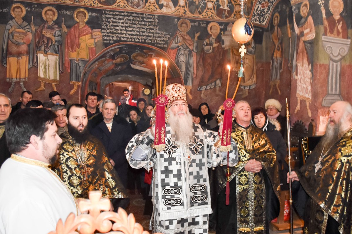 Liturghie arhierească în ctitoria Sfântului Nicodim 22570