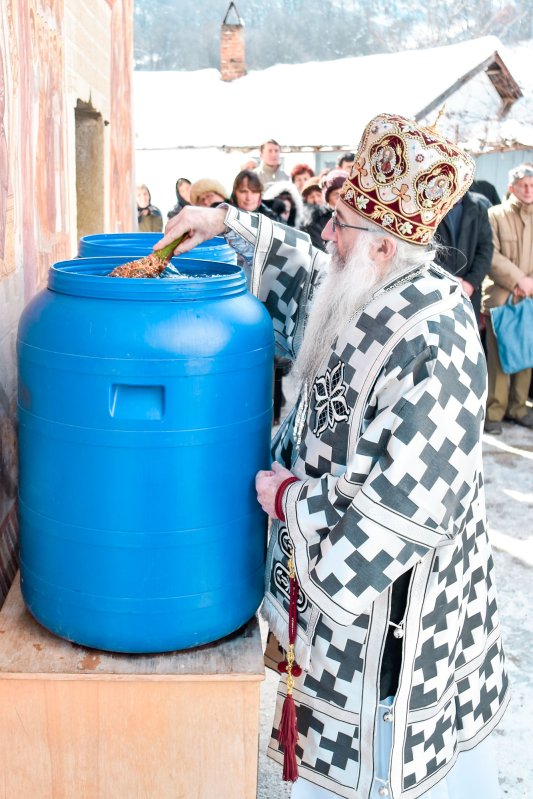 Liturghie arhierească în ctitoria Sfântului Nicodim 22573