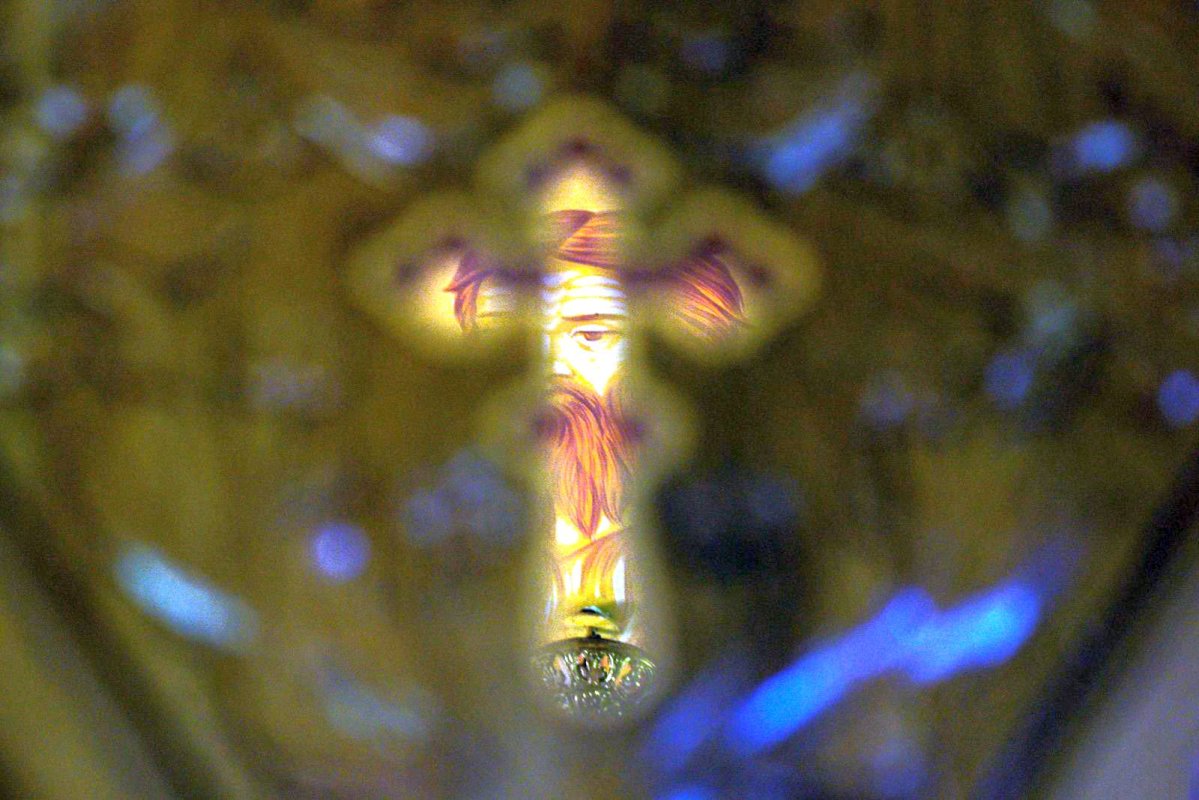 Cine se ascunde: Dumnezeu sau omul? 22478