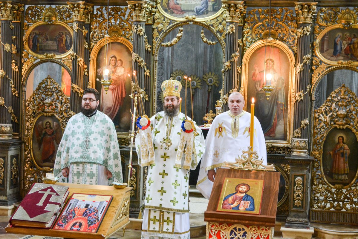 Comuniune liturgică la Parohia Seleuș din Serbia 22528