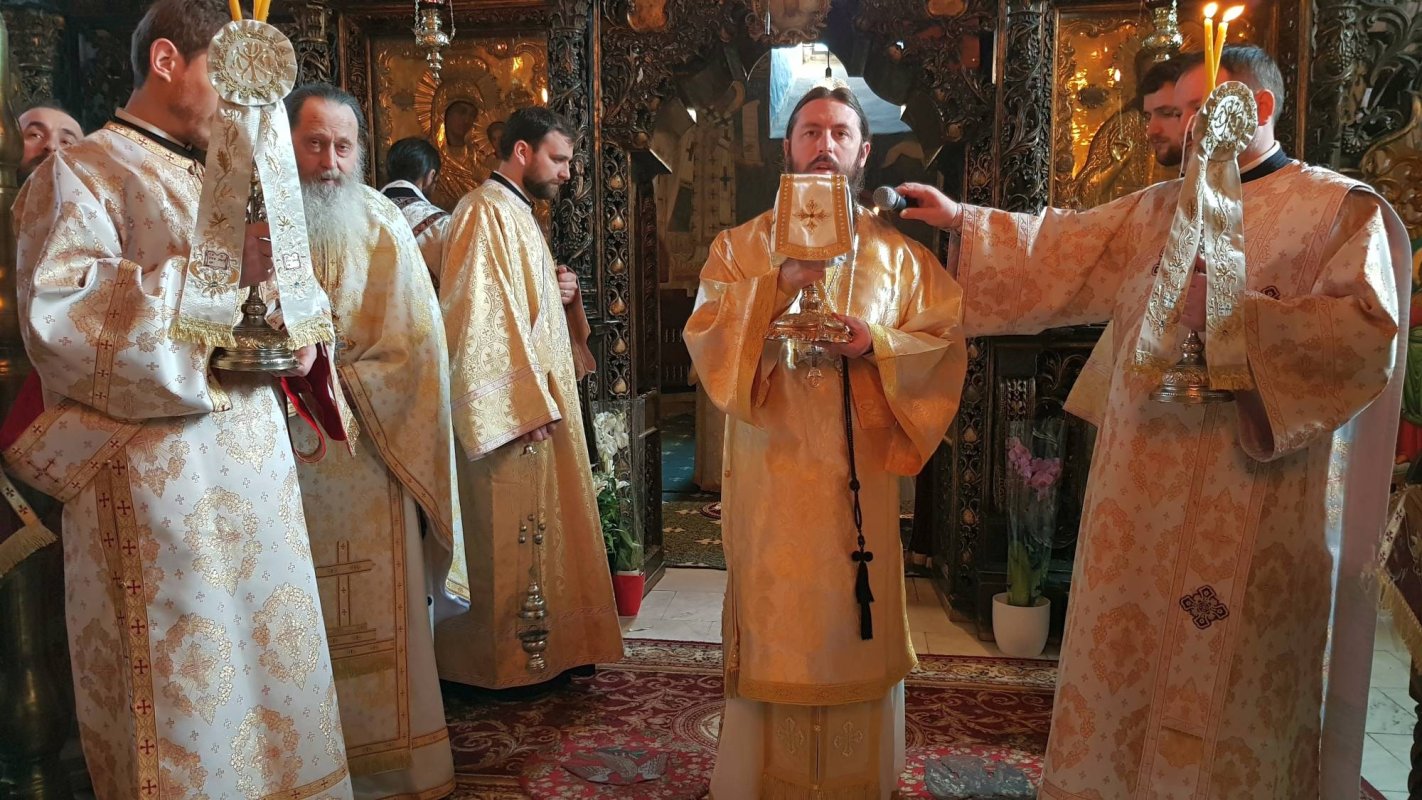 IPS Pimen: „Dacă avem credinţa şi faptele cele bune, avem dragoste faţă de aproapele nostru“ 22477